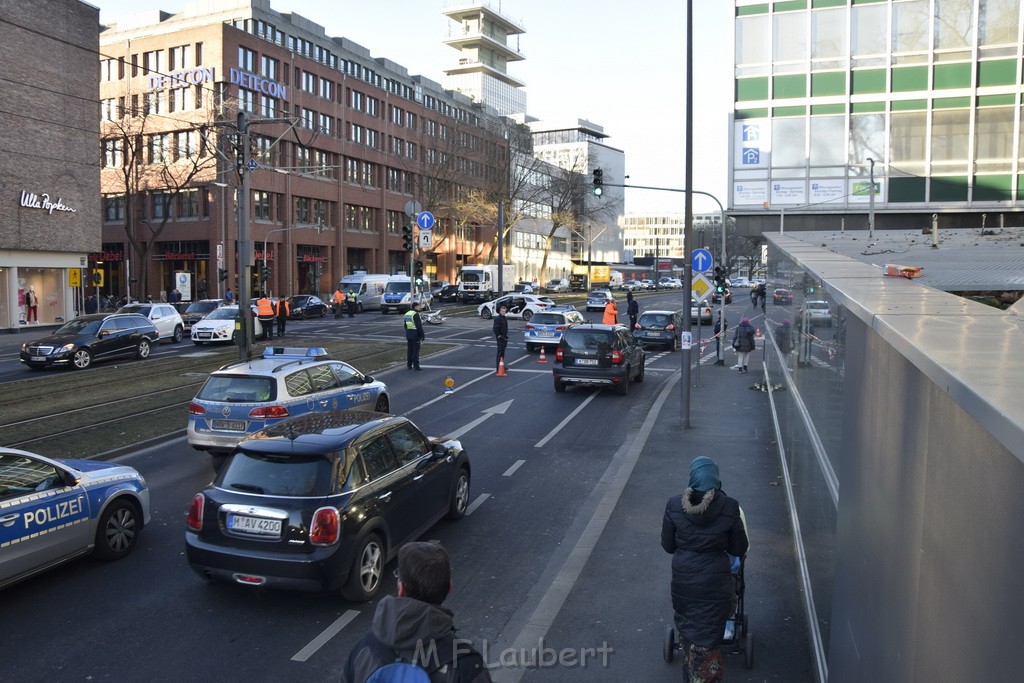 VU PKW Strab Koeln Mitte Pipinenstr Hohestr P207.JPG - Miklos Laubert